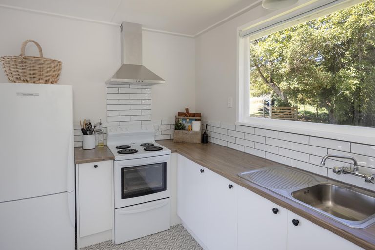 Photo of property in 6 Bride Street, Moeraki, 9482