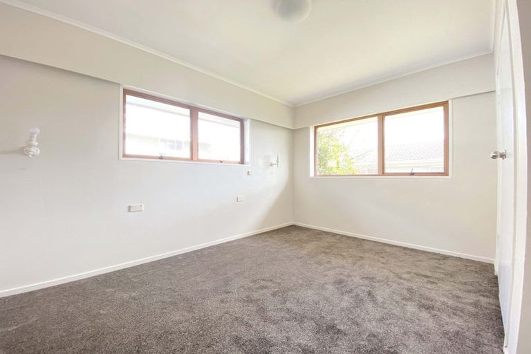Photo of property in 2 Hogan Street, Pukekohe, 2120