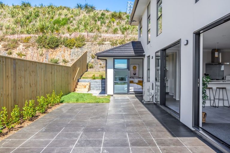 Photo of property in 117 Queen Charlotte Drive, Aotea, Porirua, 5024