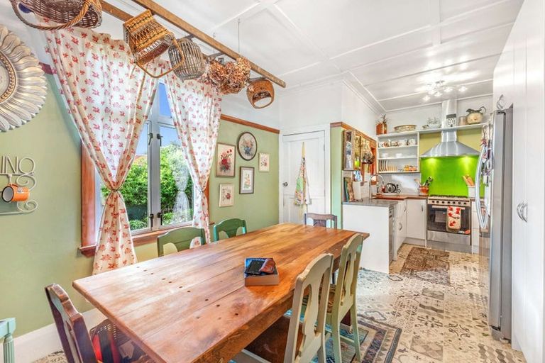 Photo of property in 56 Waihi Road, Hawera, 4610