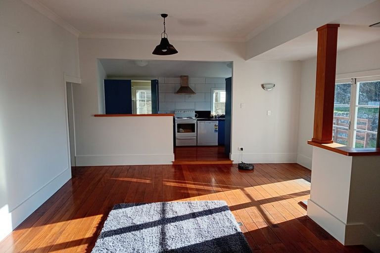 Photo of property in 122 Milton Road, Bluff Hill, Napier, 4110