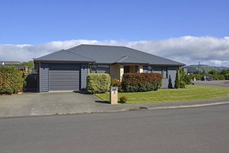 Photo of property in 3 Hereford Drive, Carterton, 5713