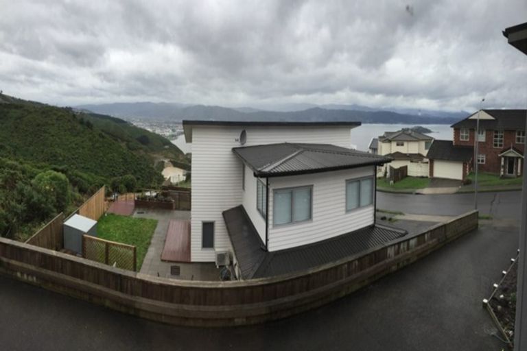 Photo of property in 23 Tamworth Crescent, Newlands, Wellington, 6037