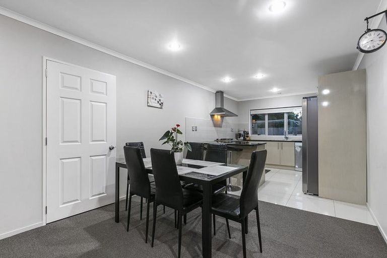 Photo of property in 13 Thomas Rea Place, Te Atatu South, Auckland, 0610