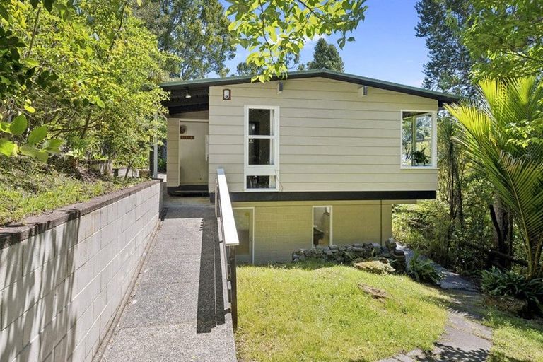 Photo of property in 222 Atkinson Road, Titirangi, Auckland, 0604