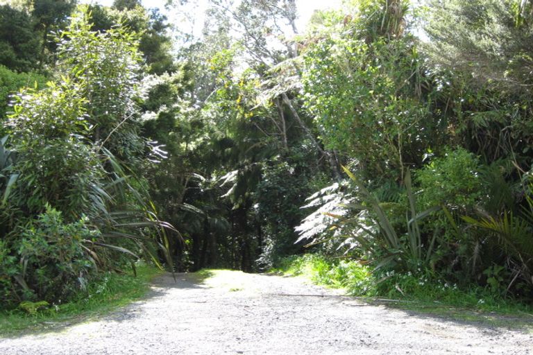 Photo of property in 479 Scenic Drive, Waiatarua, Auckland, 0612