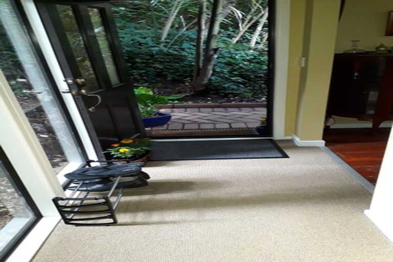 Photo of property in 666 South Titirangi Road, Titirangi, Auckland, 0604