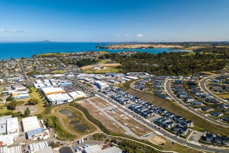 Photo of property in 101 Karepiro Drive, Stanmore Bay, Whangaparaoa, 0932