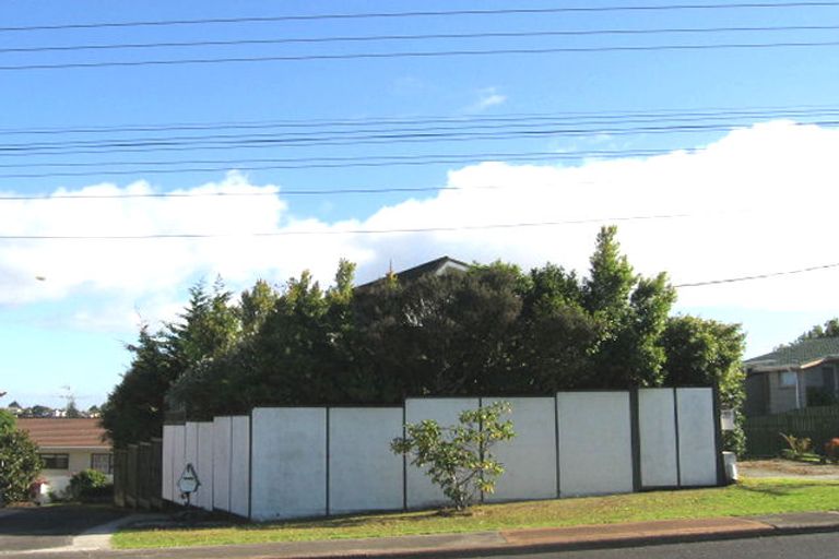 Photo of property in 1/82 Pupuke Road, Hillcrest, Auckland, 0627