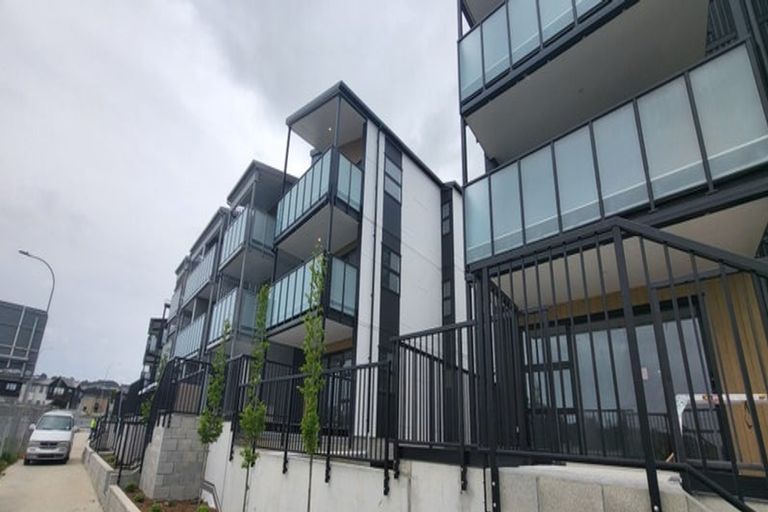 Photo of property in 101/32 Shortfin Place, Flat Bush, Auckland, 2019
