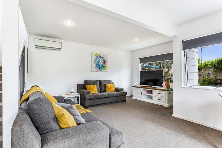 Photo of property in 41 Colwill Road, Massey, Auckland, 0614