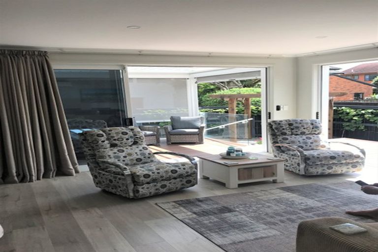 Photo of property in 63a Walton Street, Red Beach, 0932