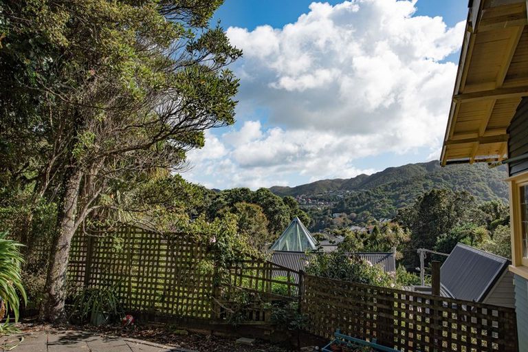 Photo of property in 17 Torwood Road, Khandallah, Wellington, 6035