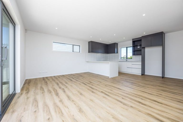Photo of property in 4/94 Target Road, Totara Vale, Auckland, 0629