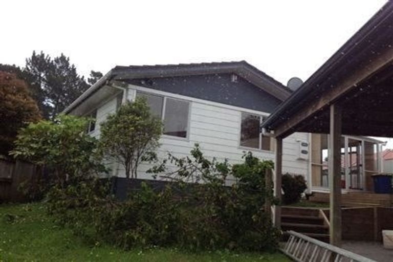 Photo of property in 100 Kemp Road, Massey, Auckland, 0614