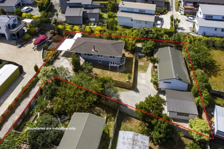 Photo of property in 33 Helleur Road, Massey, Auckland, 0614