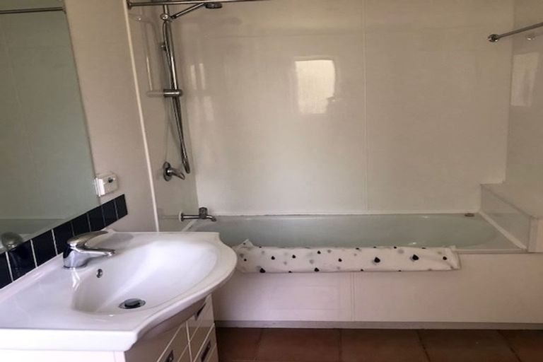 Photo of property in 2/2 Flavia Close, Torbay, Auckland, 0630