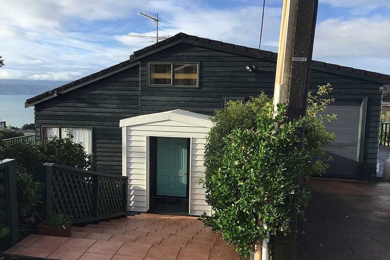 Photo of property in 19 Waru Street, Khandallah, Wellington, 6035