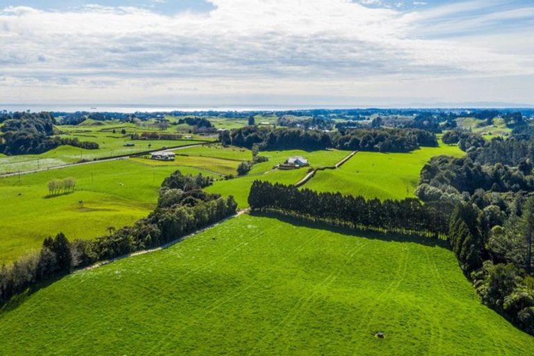 Photo of property in 869 Carrington Road, Hurworth, New Plymouth, 4371