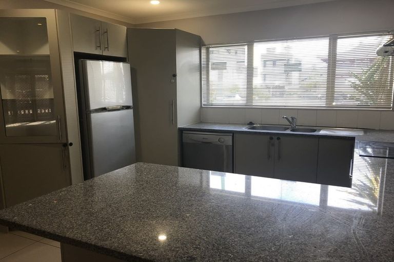 Photo of property in 13 Bushpark Place, Flat Bush, Auckland, 2016