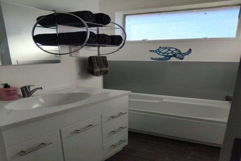 Photo of property in 70a Featherston Street, Takaro, Palmerston North, 4412