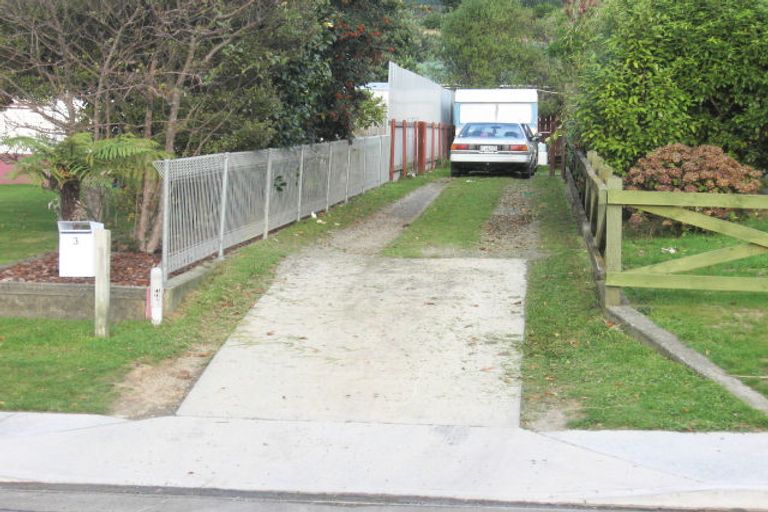 Photo of property in 3a Kaitawa Crescent, Paraparaumu, 5032