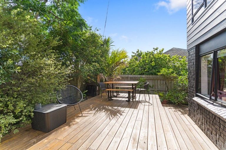 Photo of property in 3/80 Onewa Road, Northcote Point, Auckland, 0627