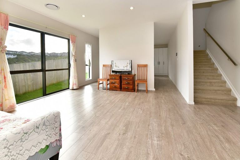 Photo of property in 16 Kahu Close, Orewa, 0931