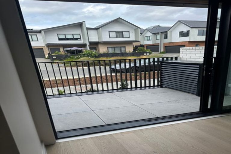 Photo of property in 11b Windlass Street, Long Bay, Auckland, 0630