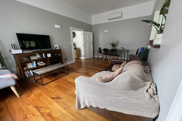 Photo of property in 232 Sutherland Road, Lyall Bay, Wellington, 6022