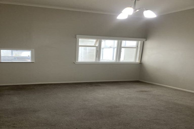 Photo of property in 11 Rua Street, Lyall Bay, Wellington, 6022