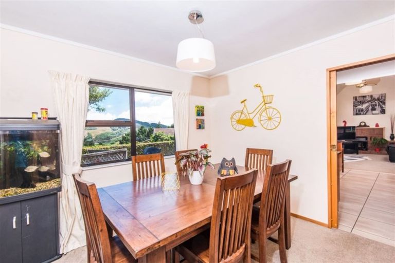 Photo of property in 3 Ronald Woolf Place, Churton Park, Wellington, 6037