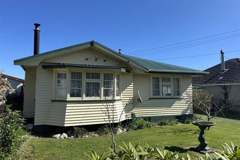Photo of property in 18 Ashmore Avenue, Cobden, Greymouth, 7802