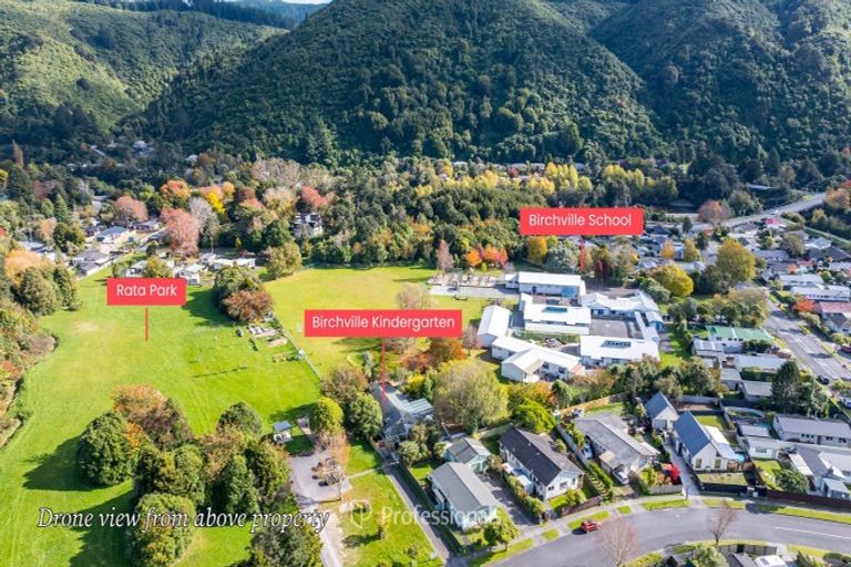 Photo of property in 17 Beryl Grove, Birchville, Upper Hutt, 5018
