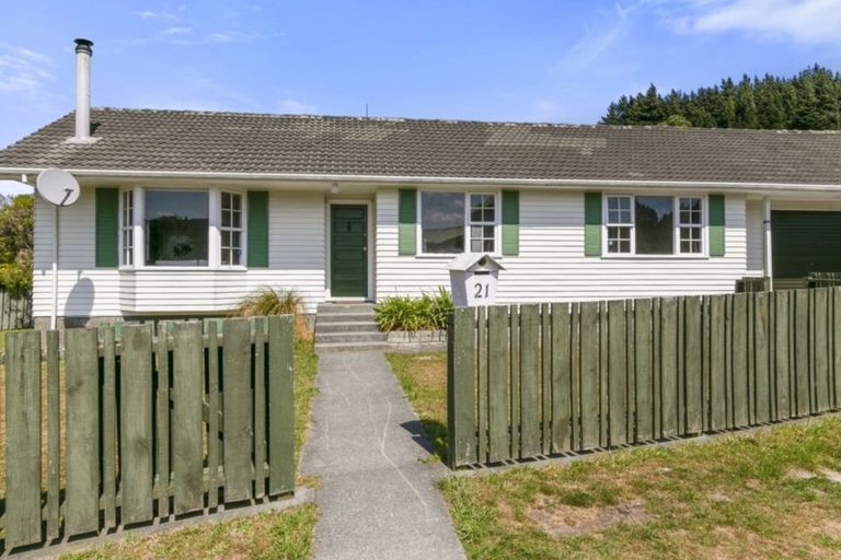 Photo of property in 21 Hamstead Street, Wainuiomata, Lower Hutt, 5014