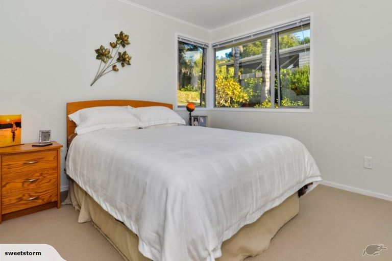 Photo of property in 28 Infidel Place, Torbay, Auckland, 0630