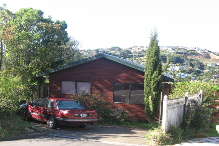 Photo of property in 64 Bassett Road, Johnsonville, Wellington, 6037