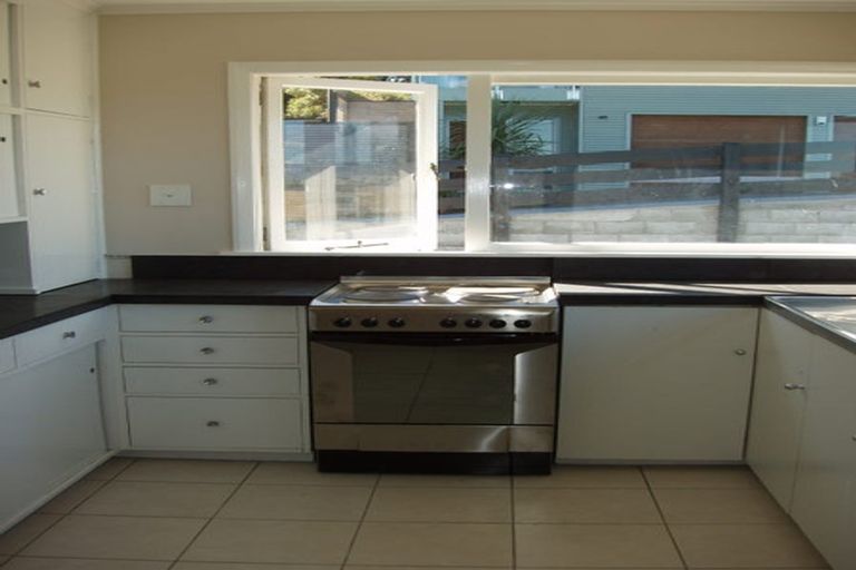 Photo of property in 73 Mills Road, Brooklyn, Wellington, 6021