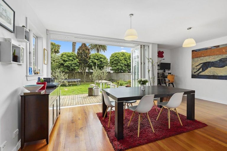 Photo of property in 8 Hargreaves Street, Mount Cook, Wellington, 6021