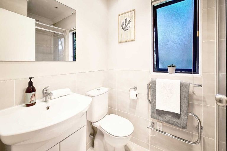 Photo of property in 49a Flaxdale Street, Birkdale, Auckland, 0626