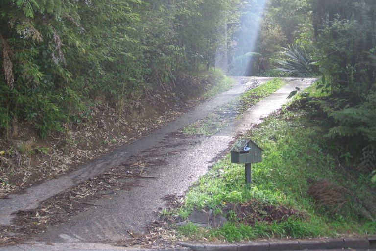 Photo of property in 8 Sylvan Valley Avenue, Titirangi, Auckland, 0604