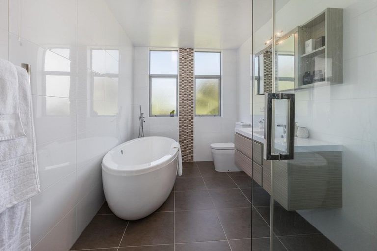 Photo of property in 10 Hanmer Cove, Aotea, Porirua, 5024