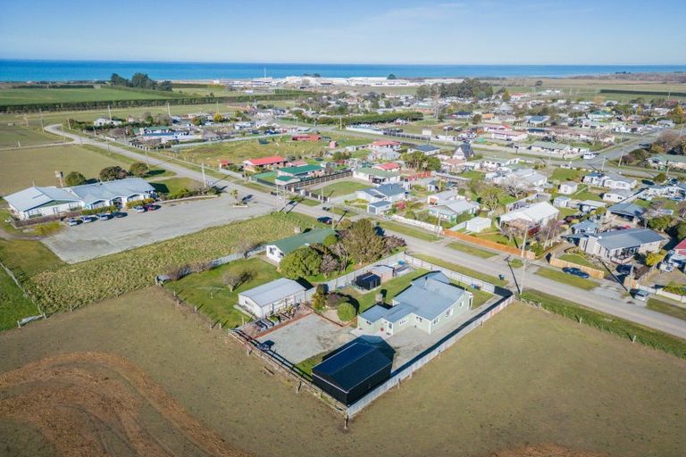 Photo of property in 24 Queen Street, Pareora, 7912