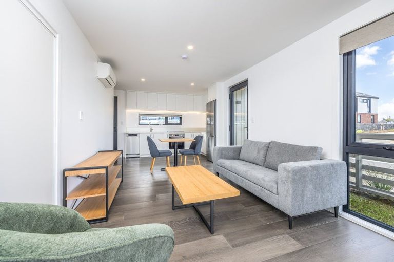 Photo of property in 1 Te Puketoka Lane, Mangere, 2022