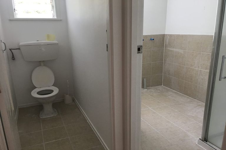 Photo of property in 31 Kingdale Road, Henderson, Auckland, 0610