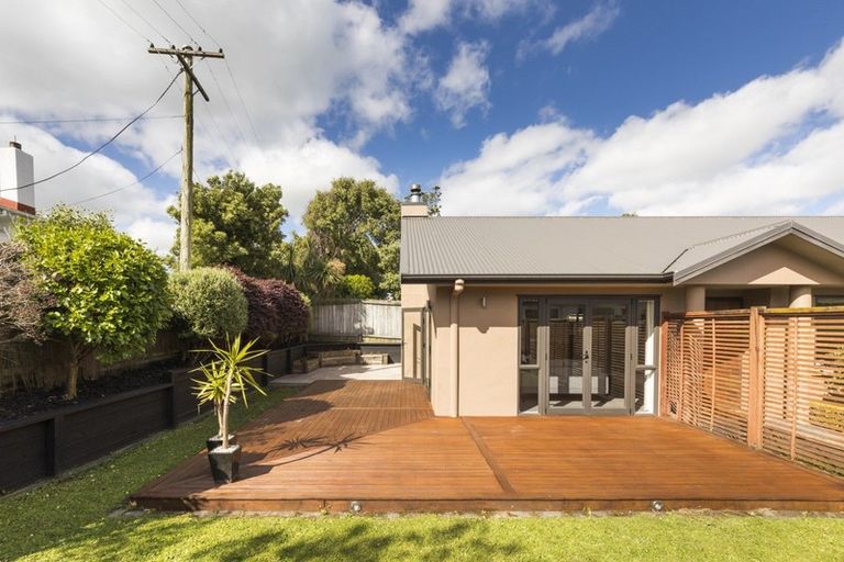 Photo of property in 128 Hillcrest Drive, Kelvin Grove, Palmerston North, 4414