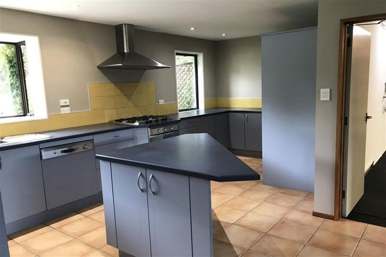 Photo of property in 12 Heaphy Place, Casebrook, Christchurch, 8051