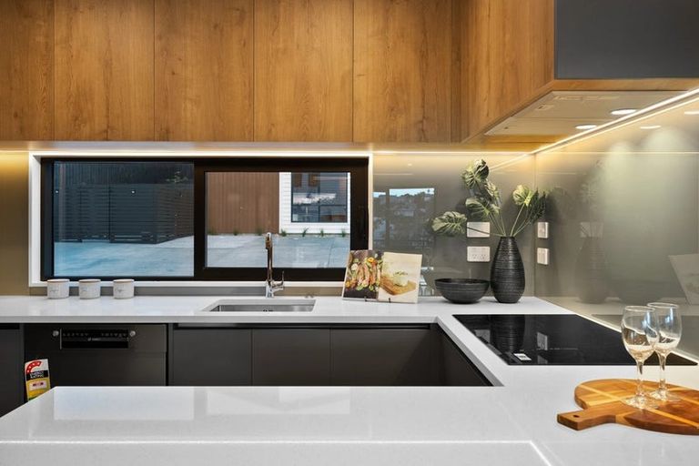 Photo of property in 2/32 Beulah Avenue, Rothesay Bay, Auckland, 0630