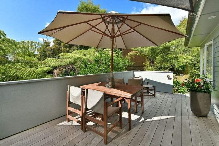 Photo of property in 26 Pohutukawa Avenue, Red Beach, 0932