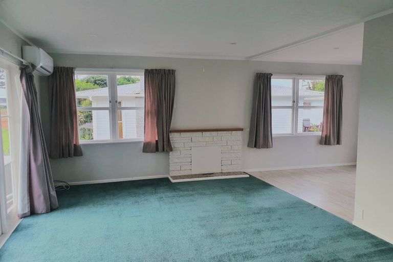 Photo of property in 61 Gloria Avenue, Te Atatu Peninsula, Auckland, 0610